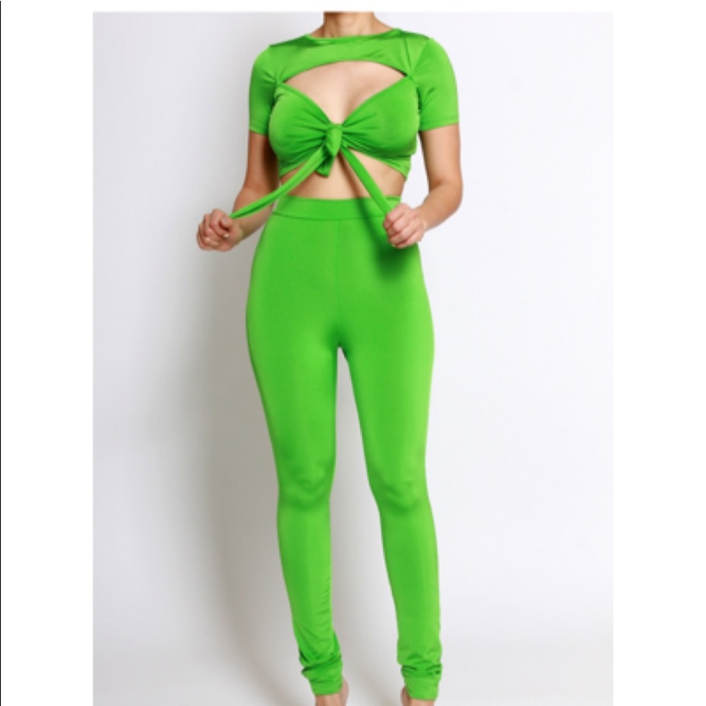 2 PC Green Stretch set. Great Stretch
